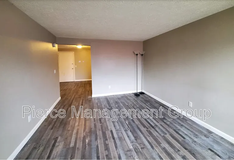 25 Log St #2C — Photo 4