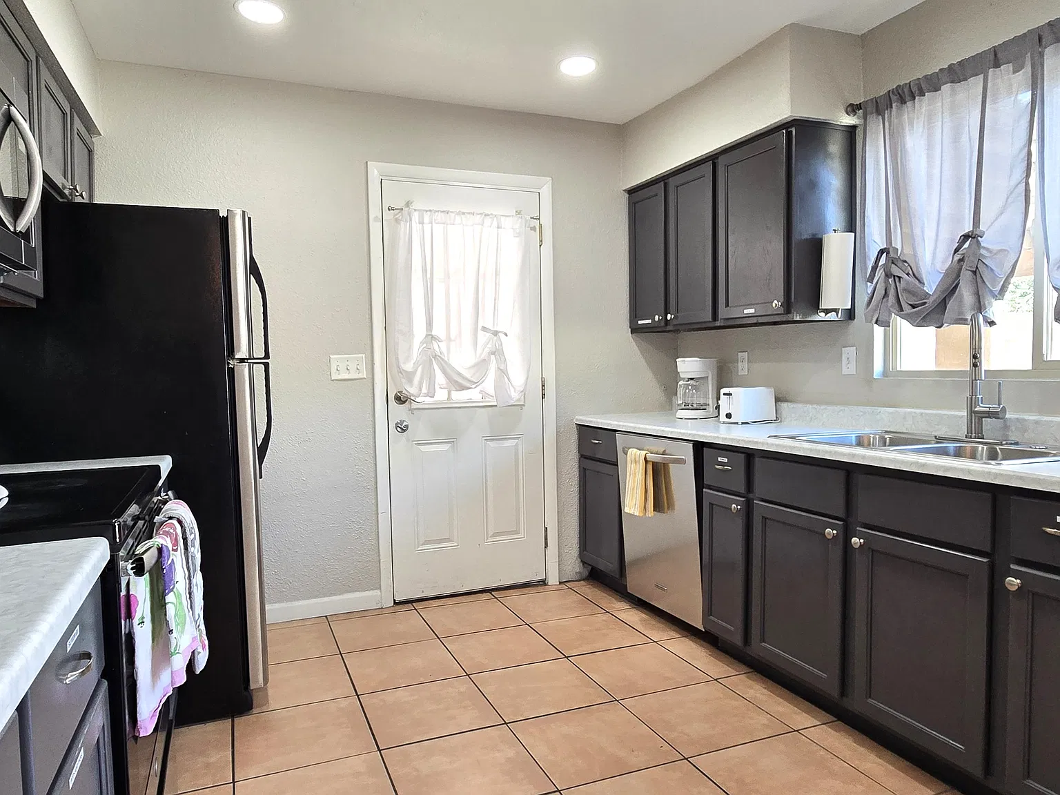 3 bed, 2.5 bath, 1502 sqft, $3,000 — Photo 2