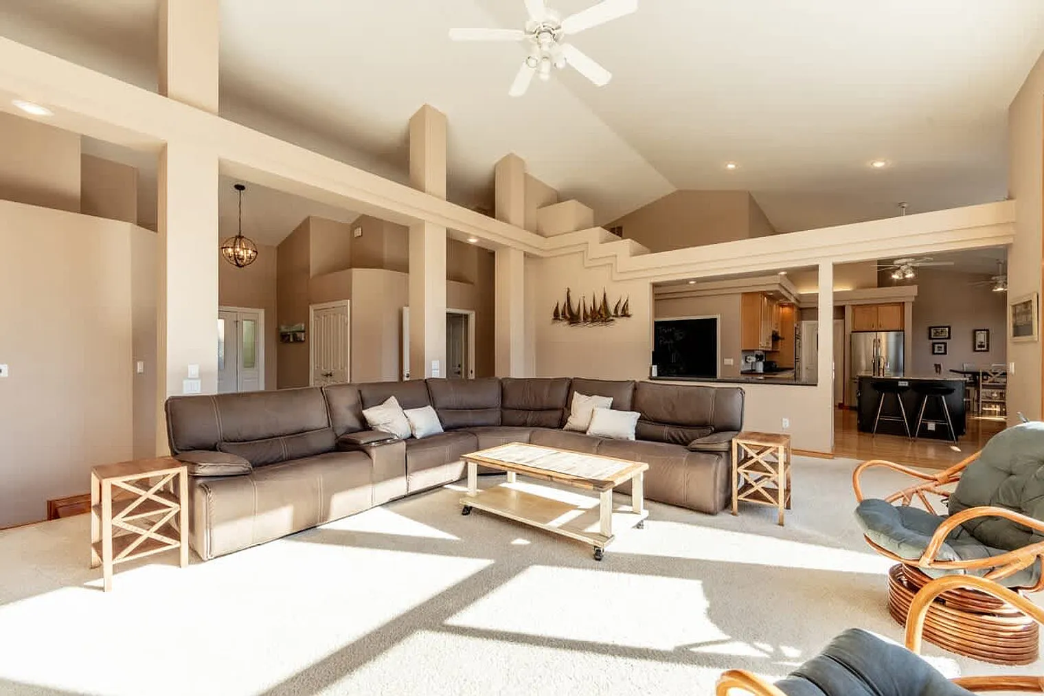 3 bed, 3.0 bath, 3089 sqft, $10,082 — Photo 3
