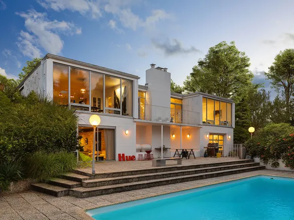 31 Carver St, Sag Harbor, NY 11963