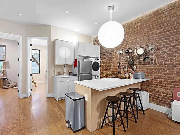 3rd image of 361 Vernon Ave #2C