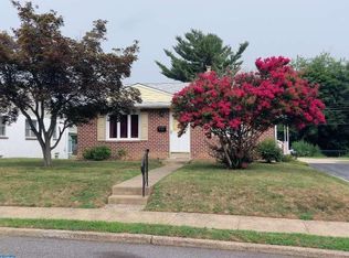 621 Glencroft Cir, Folcroft, PA 19032