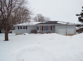 155 East St, Maynard, IA 50655