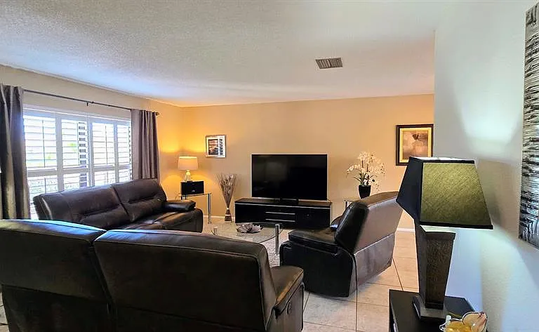 3803 Easton St — Photo 8