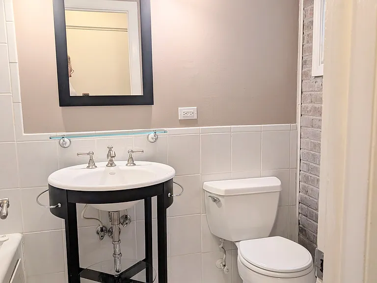 2226 N Burling St #1 — Photo 6