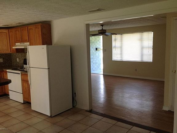 3rd image of 2835 W Goldenrod Cir