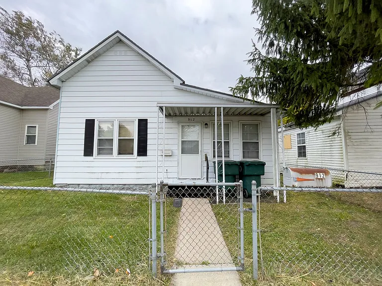 912 S Penn St — Photo 21