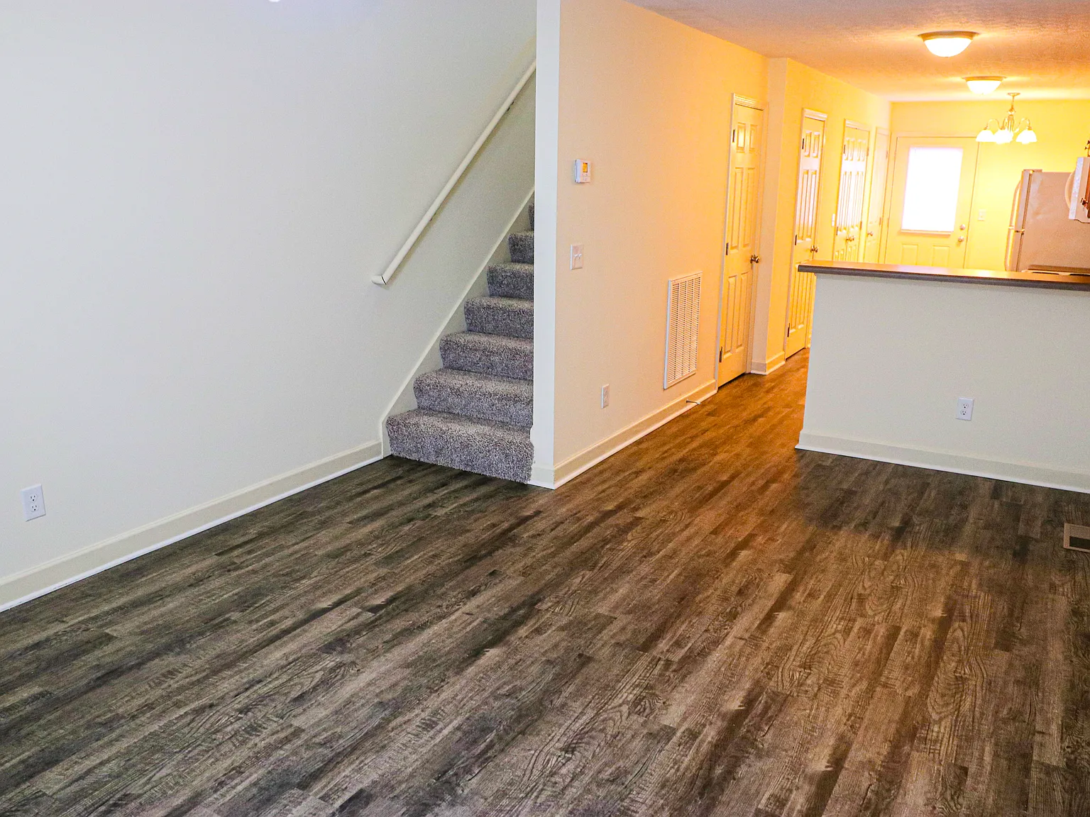2 bed, 2.5 bath, 900 sqft, $850 — Photo 2