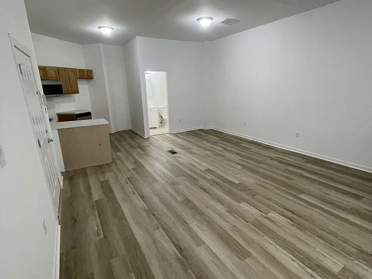 2 bed, 900 sqft, $2,445 — Photo 2