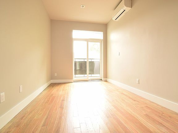 4th image of 1446 Bedford Ave #B2