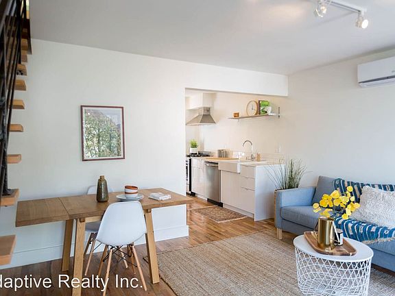 2nd image of 1920 W Clinton St #10