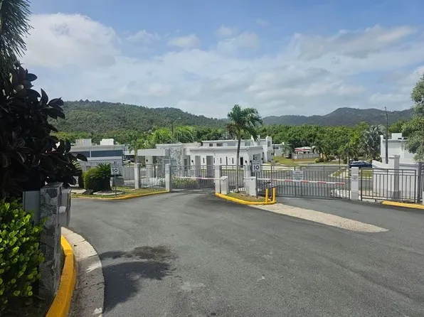 Urb Estancias De Monte Verde #31, Gurabo, PR 00778