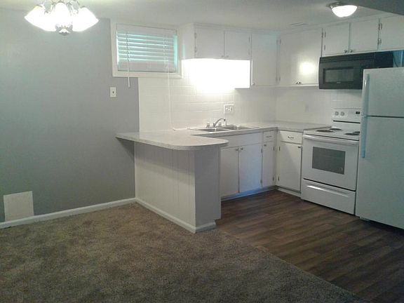 3rd image of 408 Lawrence Ave