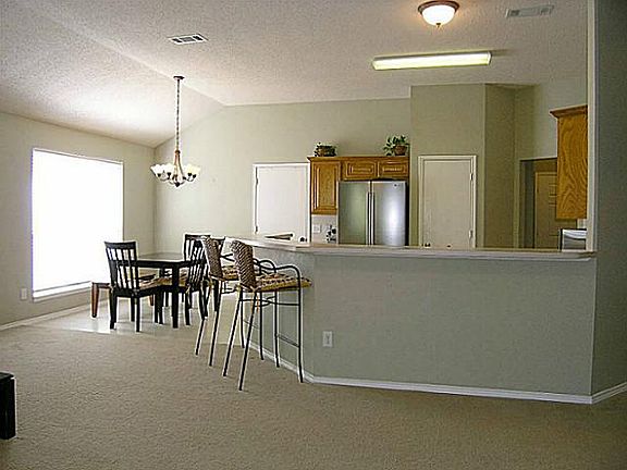 5th image of 805 Ogden Dr