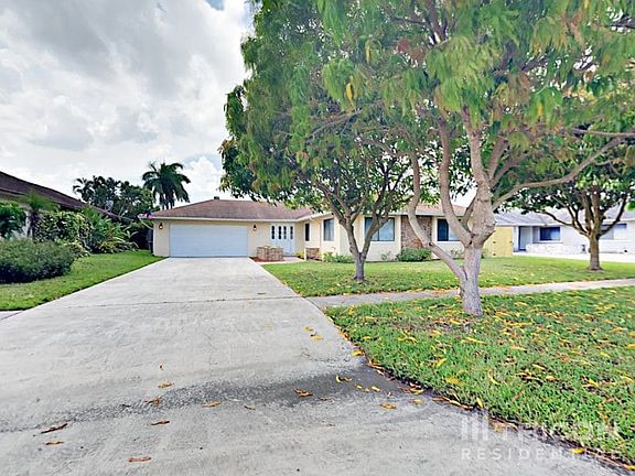 2nd image of 585 Toxaway Dr