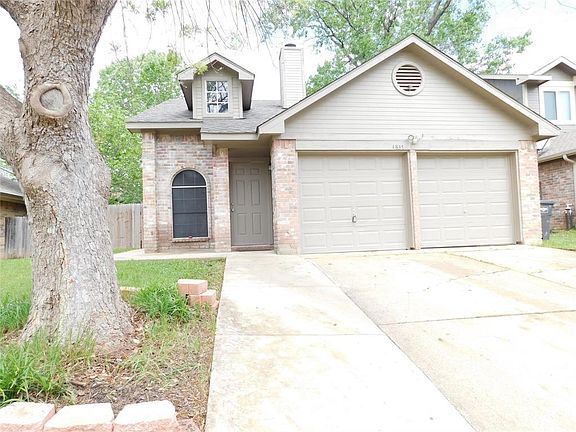3rd image of 4837 Woodstock Dr