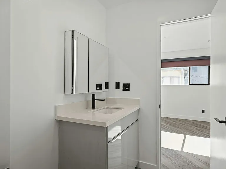 955 N Oxford Ave #5 — Photo 11
