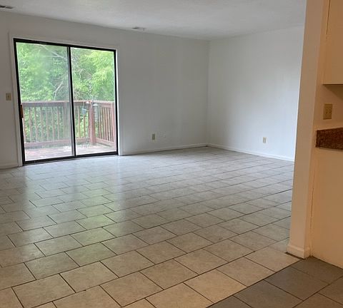 3rd image of 1306 Michigan Ave W APT 11