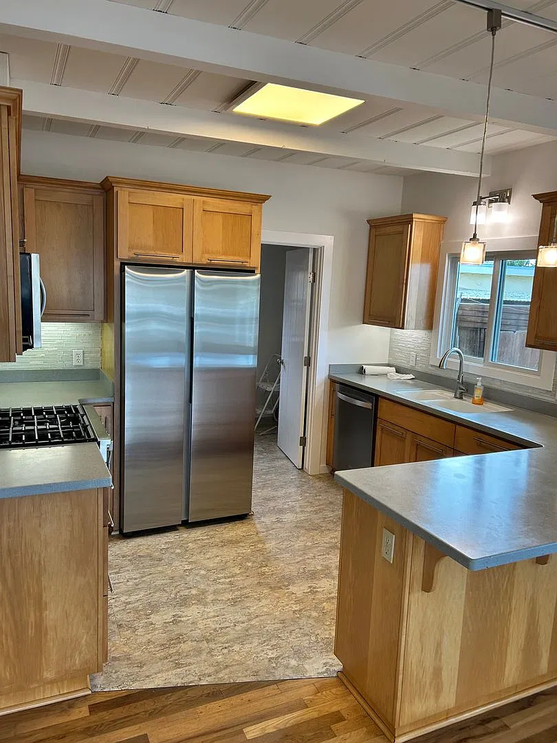 Updated 2 bedroom 1 bath home-One block to beach — Photo 4