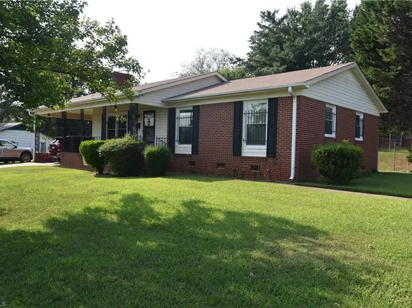 1395 Dublin Dr, Winston Salem, NC 27101