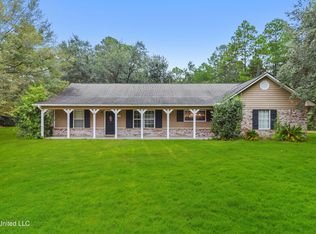 7129 E Central Park Dr, Moss Point, MS 39562