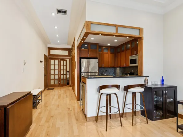 253 West 73rd Street image 2 of 5