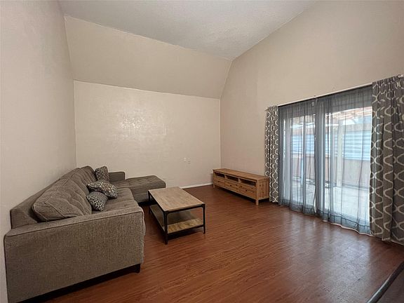 4th image of 119 Trellis Pl #119