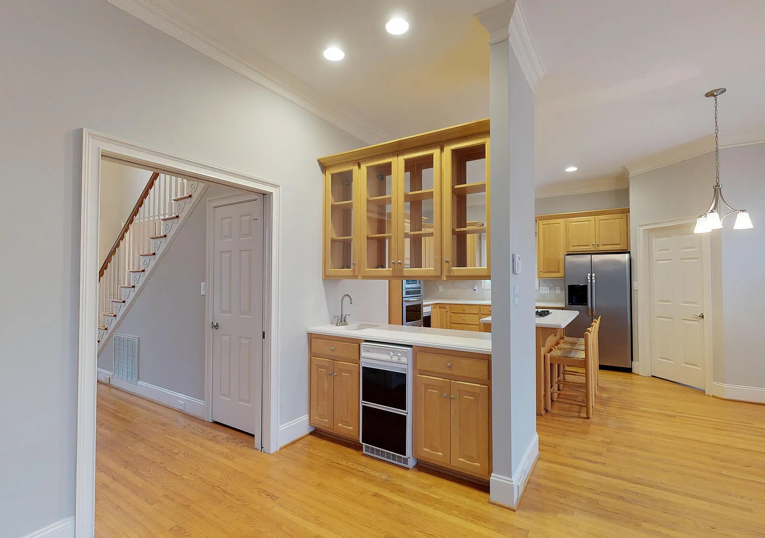 Stunning Brick Home in Cotswold in Quiet cul-de-sac — Photo 4