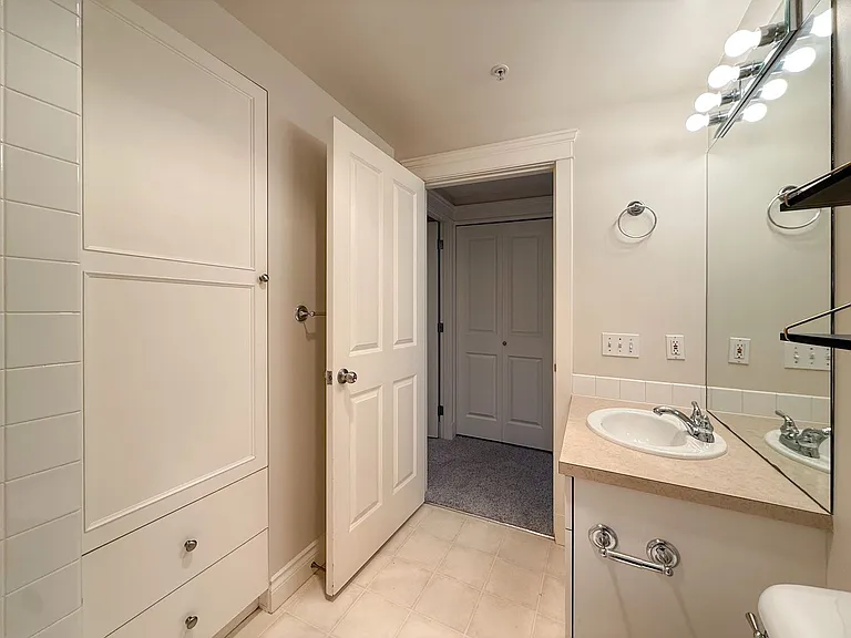 2334 Thorndyke Ave W #202 — Photo 12