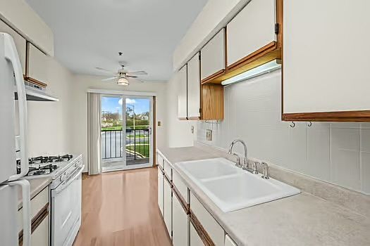 4th image of 611 Hapsfield Ln APT 100