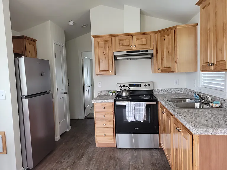 600 E St — Photo 3
