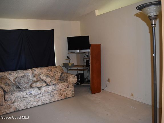 3rd image of 1626 Amador Ave NW