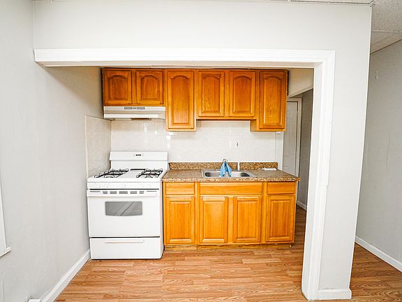 5th image of 2037 N 8th St Floor 2