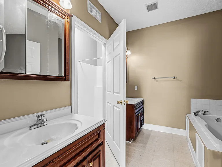 22074 Marberry Cmns — Photo 9