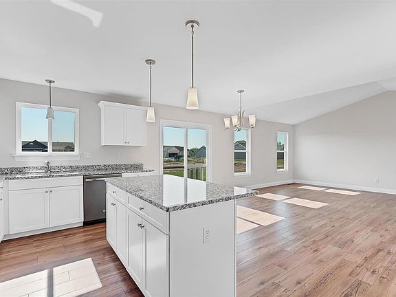 Bright & open floor plan