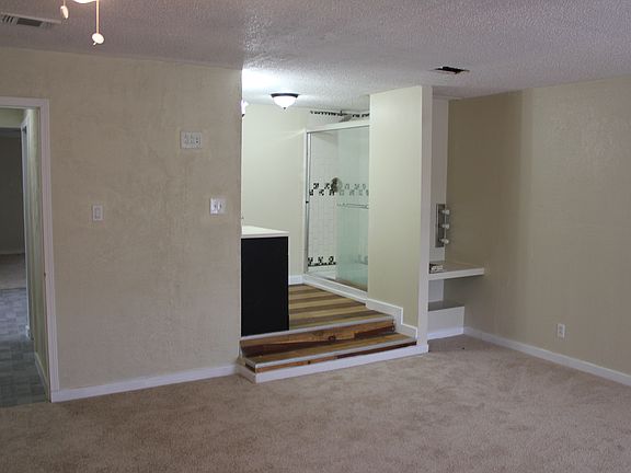 5th image of 1702 Standridge St