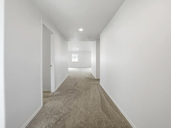 2nd image of 1032 W Sequoia Rd
