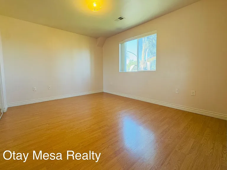1061 Saturn Blvd — Photo 10