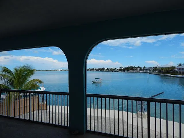3 bed, 1365 sqft, $9,100 — Photo 2