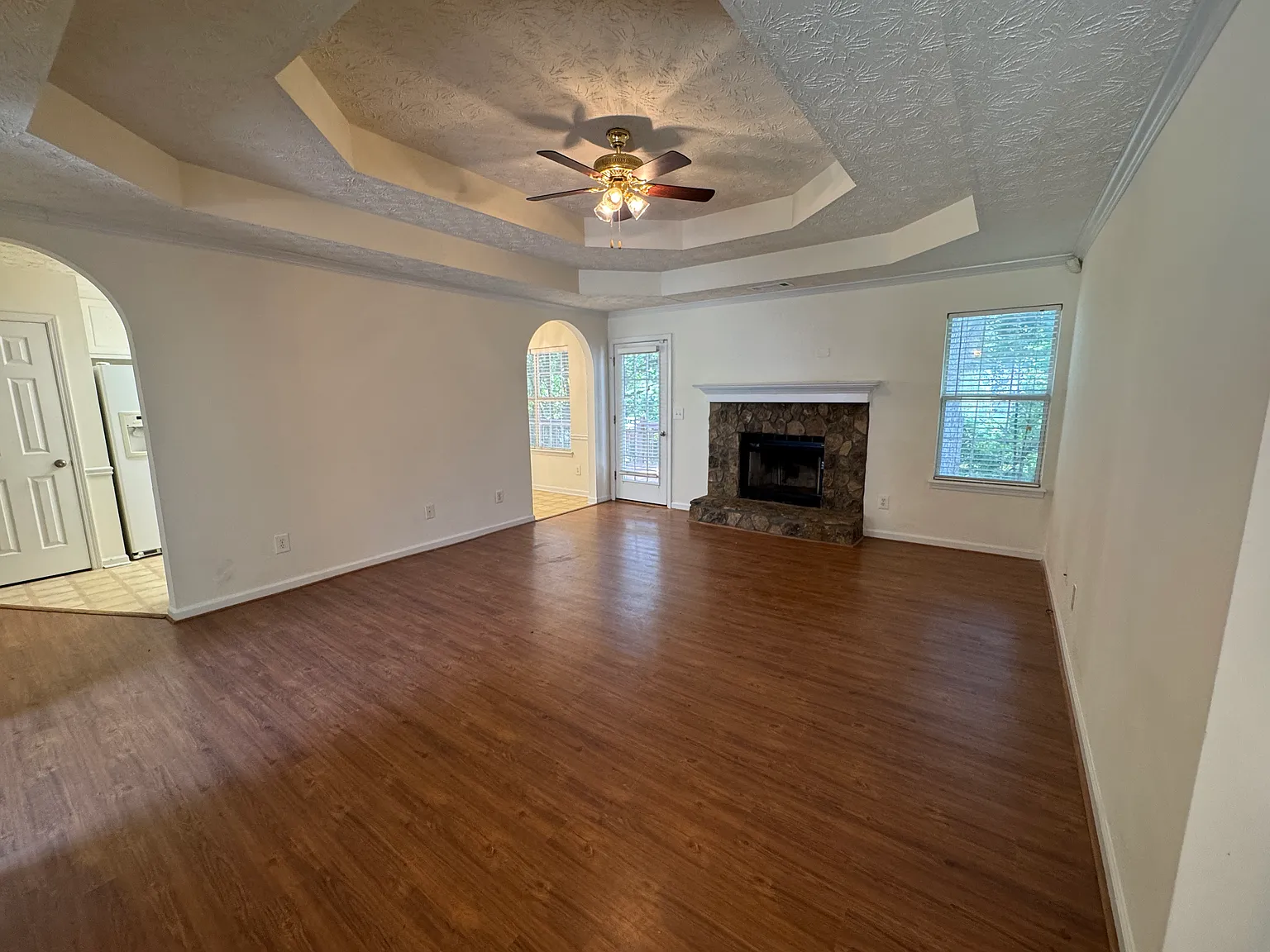 3 bed, 1500 sqft, $2,000 — Photo 2