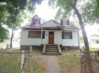 84 Crampton Ave, Woodbridge, NJ 07095