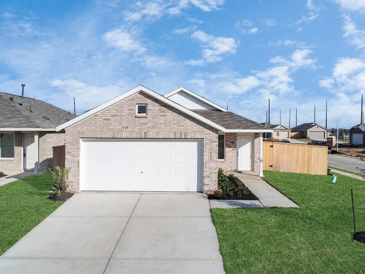 3 bed, 2.0 bath, 1451 sqft, $1,950 — Photo 2