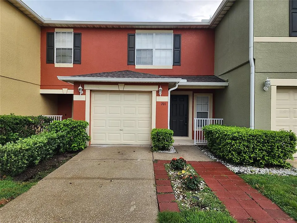 701 Cresting Oak Cir #111