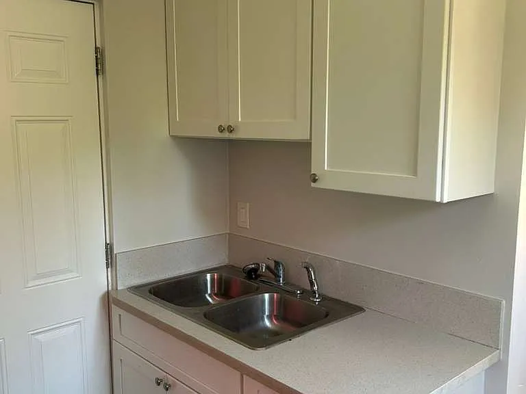 1223 Division St #3 — Photo 3