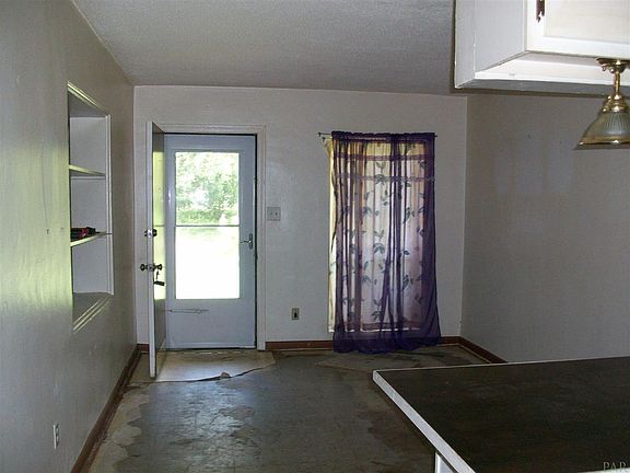 4th image of 119 Curtiss Dr