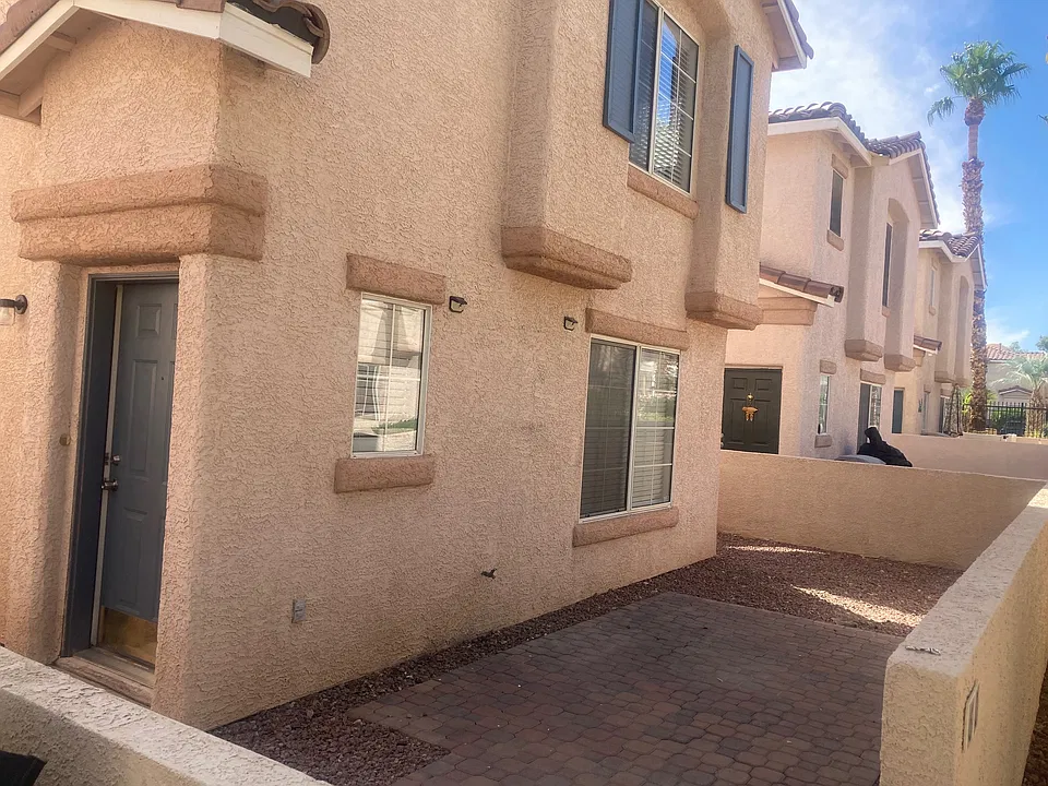 60 Belle Maison Ave