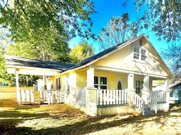 314 Park Ave, Huntsville, AR 72740