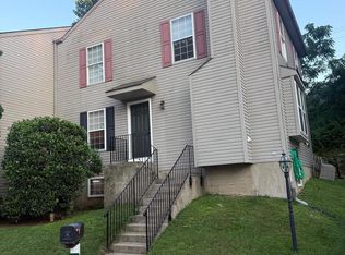 30 Duttonview Dr, Aston, PA 19014