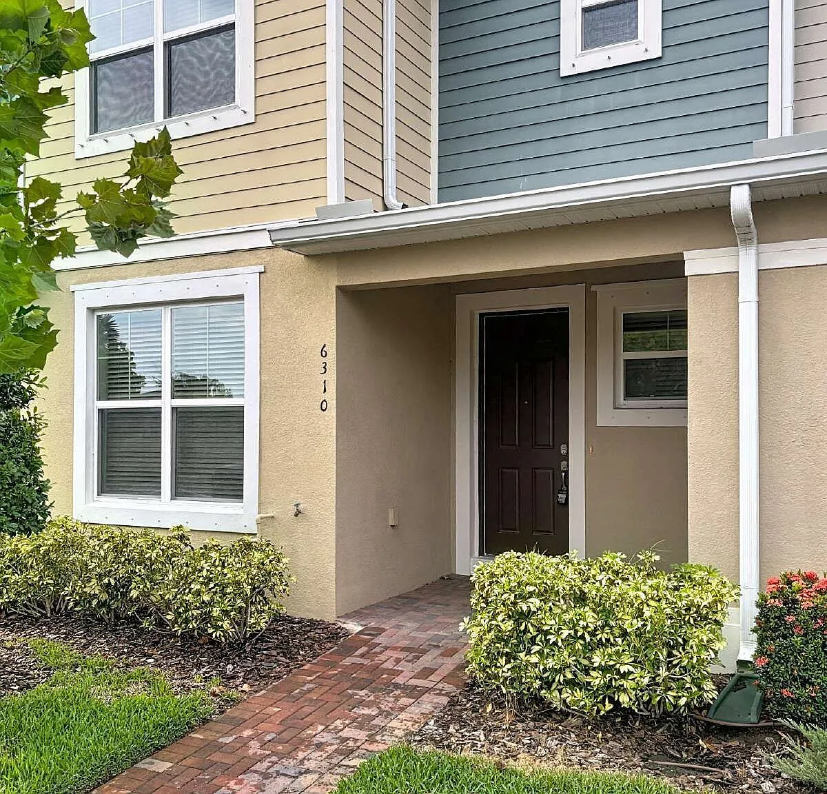 3 bed, 3.0 bath, 2024 sqft, $2,300 — Photo 2