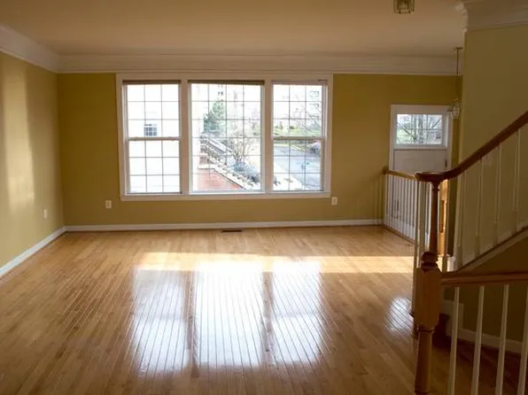 4226 Kerrigan Ln, Fairfax, VA 22030